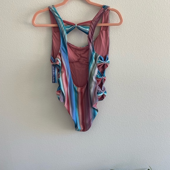 Bathing suite - Picture 3 of 3
